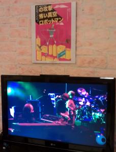 /image.axd?picture=/2012/7/CouchTour/mini/Ben Whitesell artwork over my TV.jpg